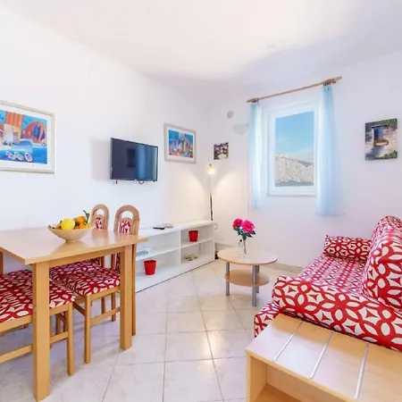 Lumbarda Resort Apartments *
